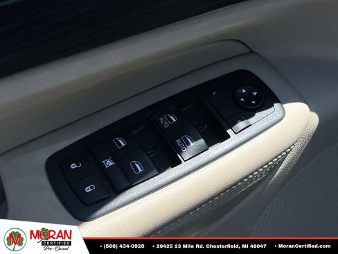 Used 2019 Jeep Grand Cherokee Laredo AWD/4WD image 16