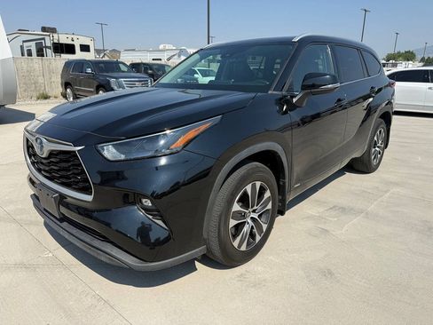 Used 2022 Toyota Highlander XLE AWD/4WD image 7