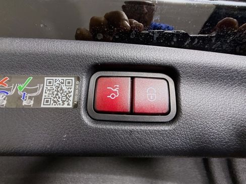 Used 2026 Mercedes-Benz C 300 Sedan image 40