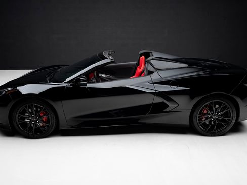 Used 2025 Chevrolet Corvette Stingray Convertible w/ 1LT image 17