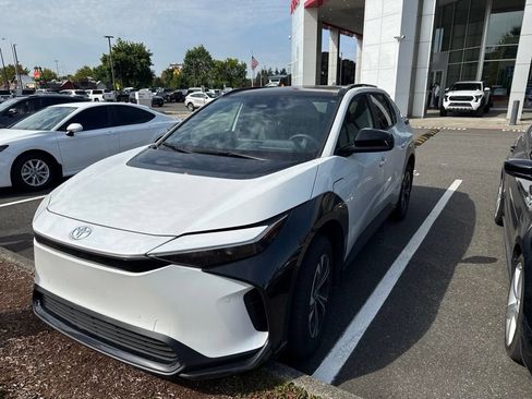 Certified 2024 Toyota bZ4X AWD w/ Weather Package image 4