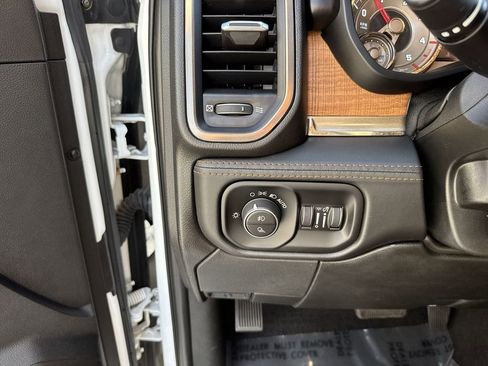 Used 2020 RAM 2500 Limited AWD/4WD image 57