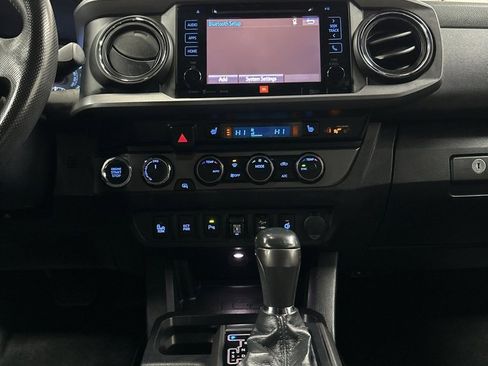 Used 2019 Toyota Tacoma TRD Off-Road image 25