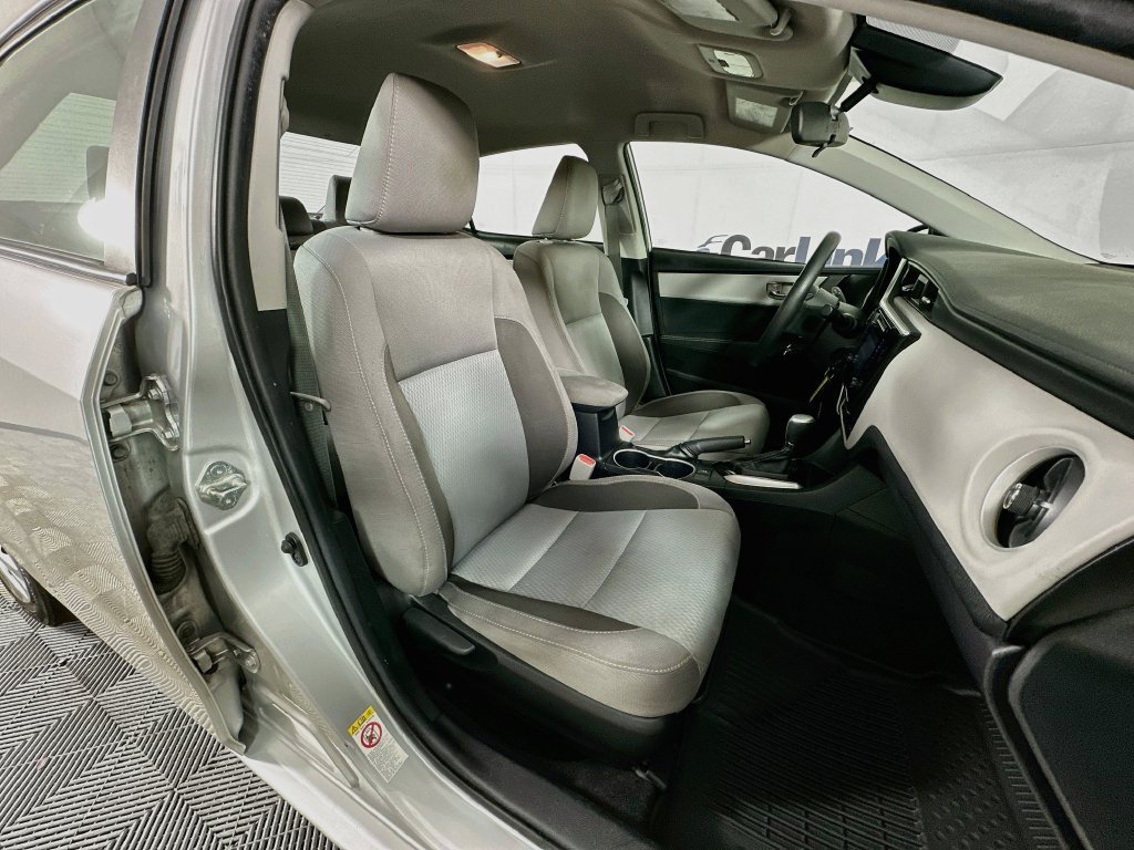Used 2018 Toyota Corolla LE FWD image 30