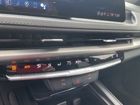 Used 2025 Cadillac XT4 Premium Luxury FWD image 10