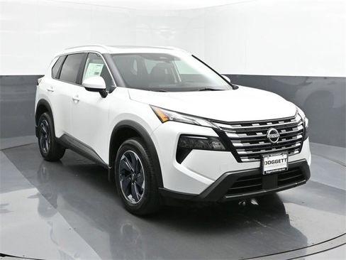 Used 2024 Nissan Rogue SV w/ SV Premium Package image 22