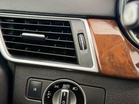 Used 2015 Mercedes-Benz GL 550 4MATIC image 19