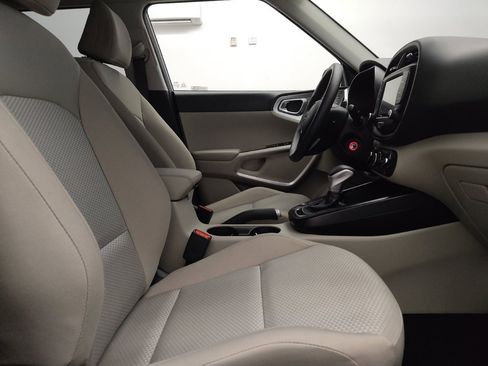 Used 2025 Kia Soul LX w/ LX Technology Package image 21