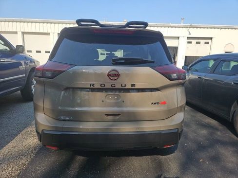 Certified 2025 Nissan Rogue SV image 6