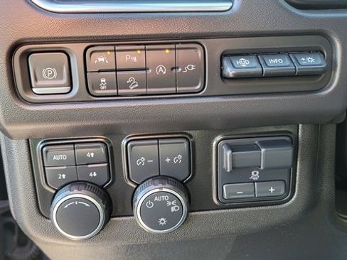 Used 2021 Chevrolet Suburban Premier w/ Premium Package image 23