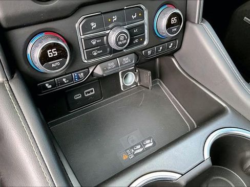 Used 2022 Chevrolet Suburban Premier image 15