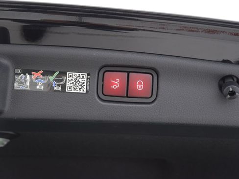 Used 2024 Mercedes-Benz C 43 AMG 4MATIC Sedan image 31
