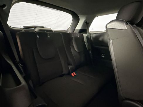 Used 2023 Ford Explorer XLT AWD/4WD image 37