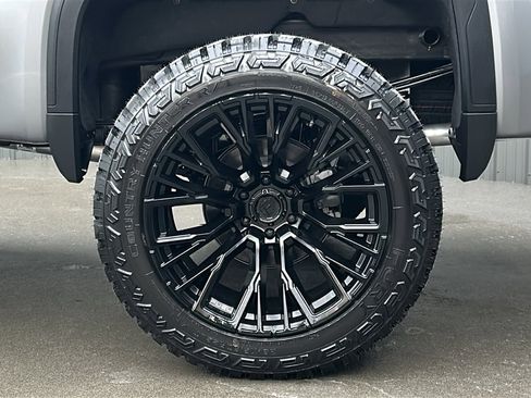 Used 2025 GMC Sierra 1500 AT4 w/ AT4 Premium Package image 12