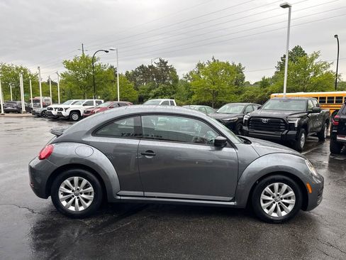 Used 2018 Volkswagen Beetle 2.0T S FWD image 7