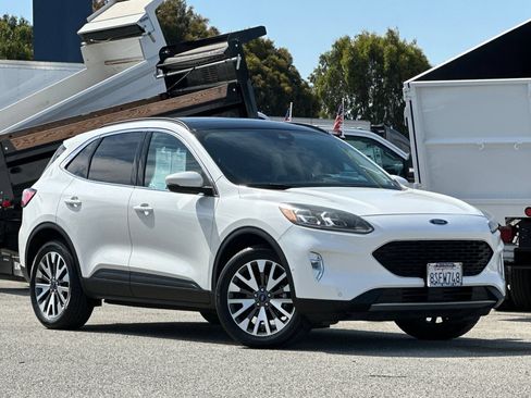 Used 2020 Ford Escape Titanium w/ Titanium Premium Package 2.0 AWD/4WD image 2