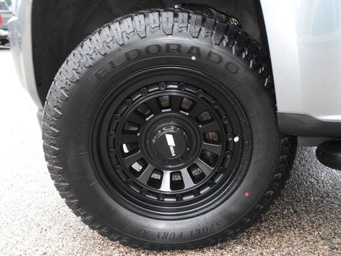 Used 2018 Chevrolet Colorado Z71 AWD/4WD image 10