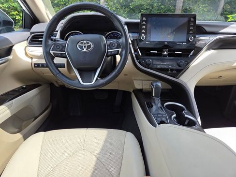 Used 2021 Toyota Camry XLE w/ Navigation Upgrade Package FWD image 7