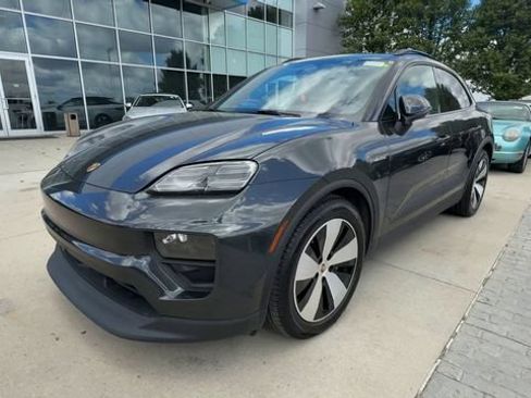 Used 2024 Porsche Macan 4 Electric AWD/4WD image 4