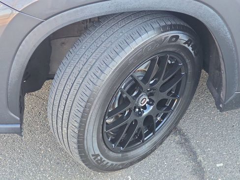 Used 2023 Toyota Highlander XLE image 41