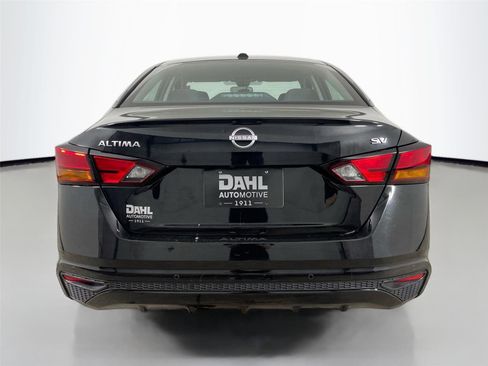 Used 2024 Nissan Altima 2.5 SV image 12