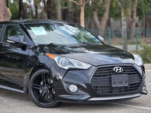 Used 2015 Hyundai Veloster Turbo FWD image 3