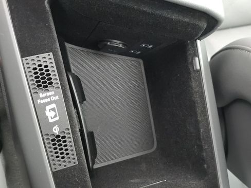 Certified 2021 Porsche Taycan 4 Cross Turismo image 26