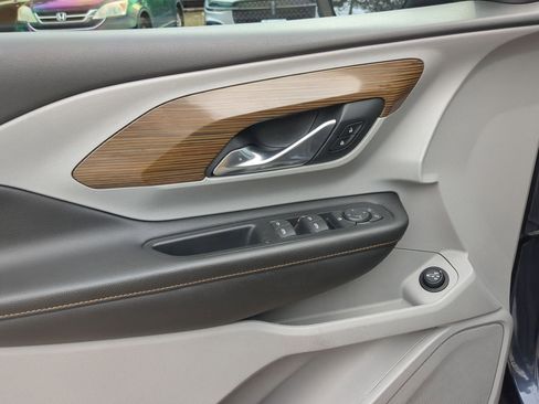 Used 2018 GMC Terrain SLE w/ Driver Convenience Package image 12