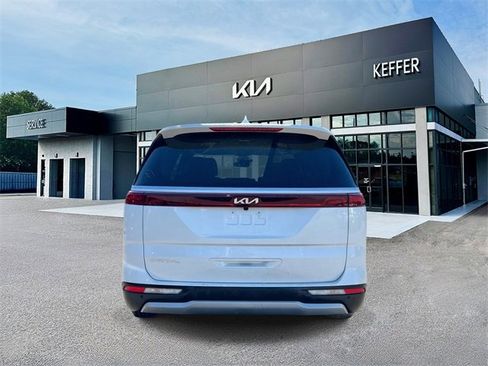 Certified 2024 Kia Carnival LX image 7