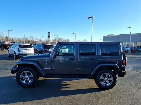 Used 2018 Jeep Wrangler Unlimited Sahara w/ Connectivity Group image 10