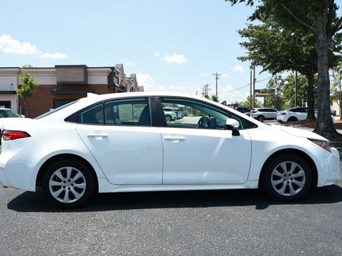 Used 2022 Toyota Corolla LE FWD image 4