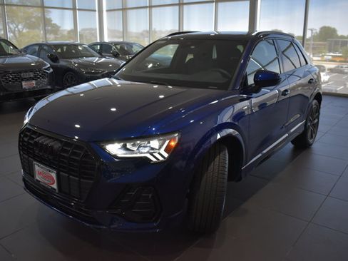 Used 2025 Audi Q3 2.0T Premium w/ Convenience Package AWD/4WD image 3
