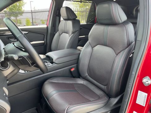 Used 2025 Honda Pilot Black Edition image 16