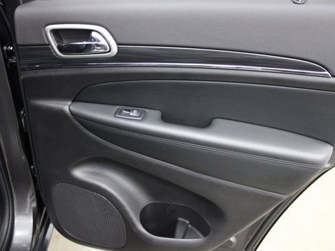 Used 2021 Jeep Grand Cherokee Limited w/ Trailer Tow Group IV image 26