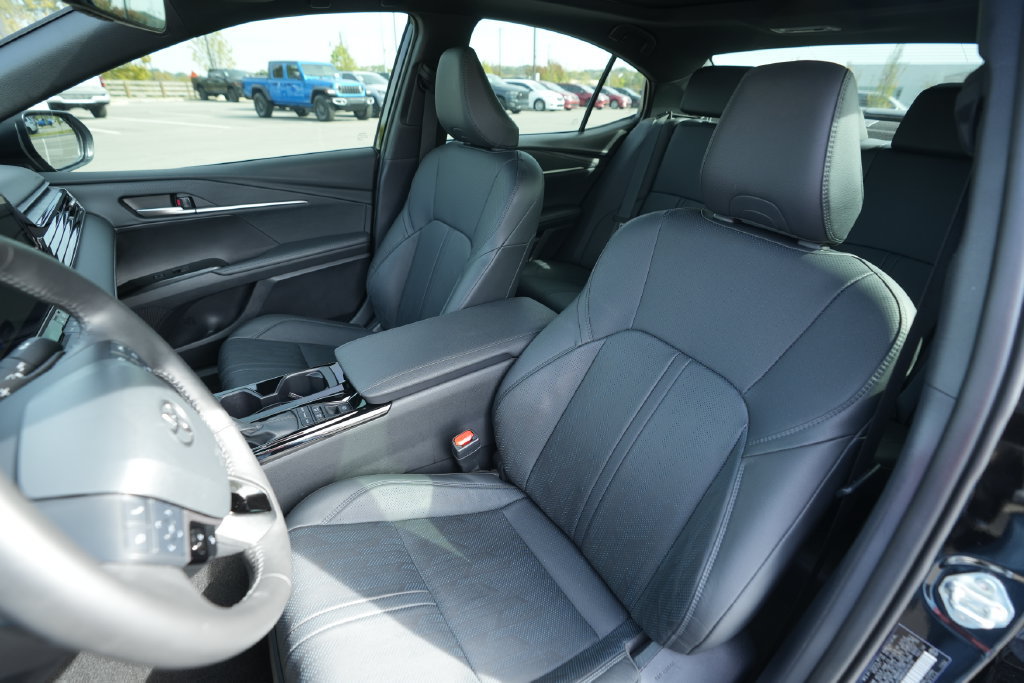 Used 2025 Toyota Camry XSE FWD image 41