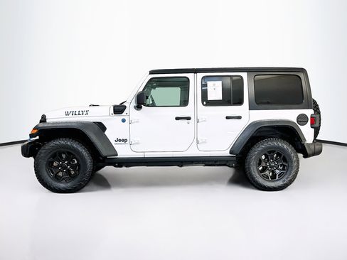 Used 2023 Jeep Wrangler Unlimited w/ Cold Weather Group AWD/4WD image 4