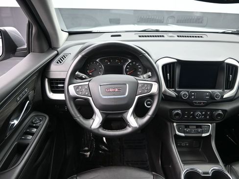 Used 2024 GMC Terrain SLT image 22
