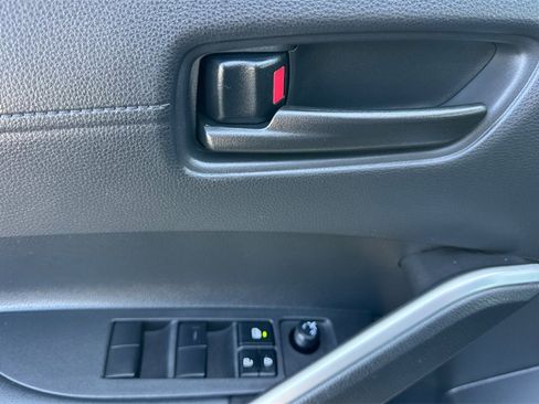 Certified 2022 Toyota Corolla Cross LE image 10