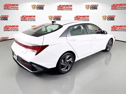 Certified 2025 Hyundai Elantra Limited FWD image 19