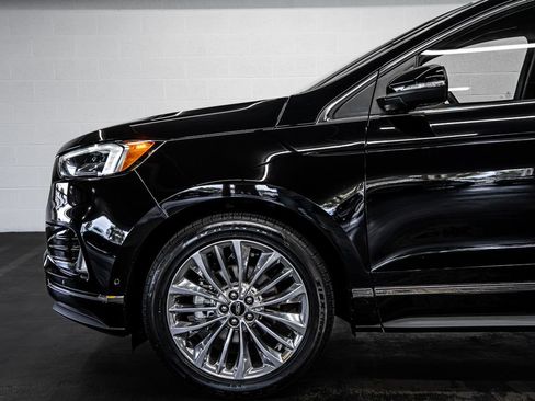 Used 2020 Ford Edge Titanium w/ Equipment Group 301A FWD image 12