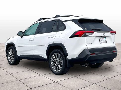 Used 2020 Toyota RAV4 XLE Premium image 13