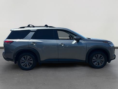 Used 2022 Nissan Pathfinder SV w/ SV Premium Package FWD image 6