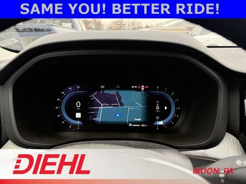 Used 2025 Volvo XC60 B5 Plus w/ Climate Package image 12