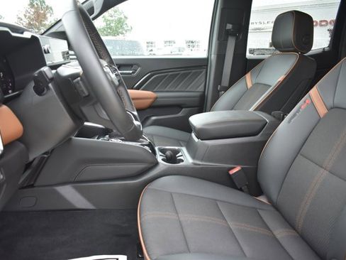 Used 2025 GMC Canyon AT4 image 15