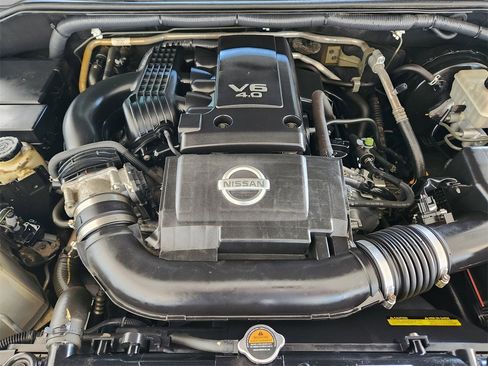 Used 2014 Nissan Frontier SL image 29