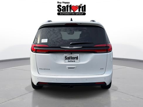 New 2026 Chrysler Pacifica Pinnacle w/ Trailer Tow Group AWD/4WD image 7