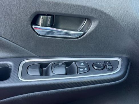 New 2025 Nissan Versa SR image 15