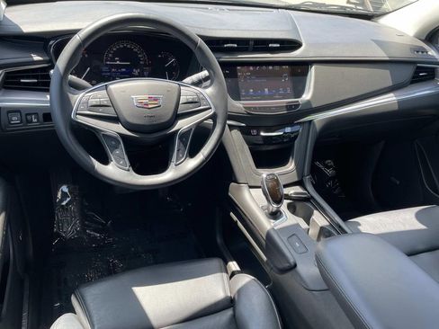 Used 2017 Cadillac XT5 Luxury w/ Driver Awareness Package FWD image 6