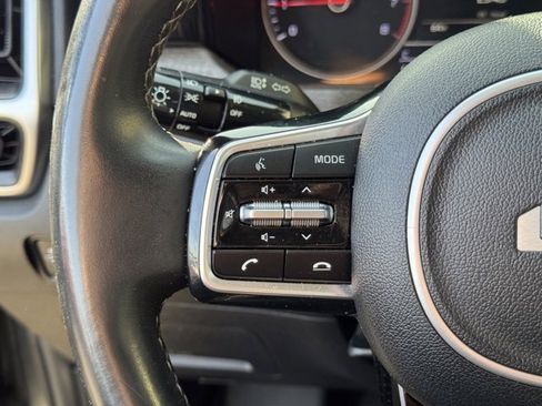 Certified 2022 Kia Sorento EX image 30