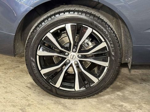 Used 2023 Volvo XC60 B5 Plus image 13